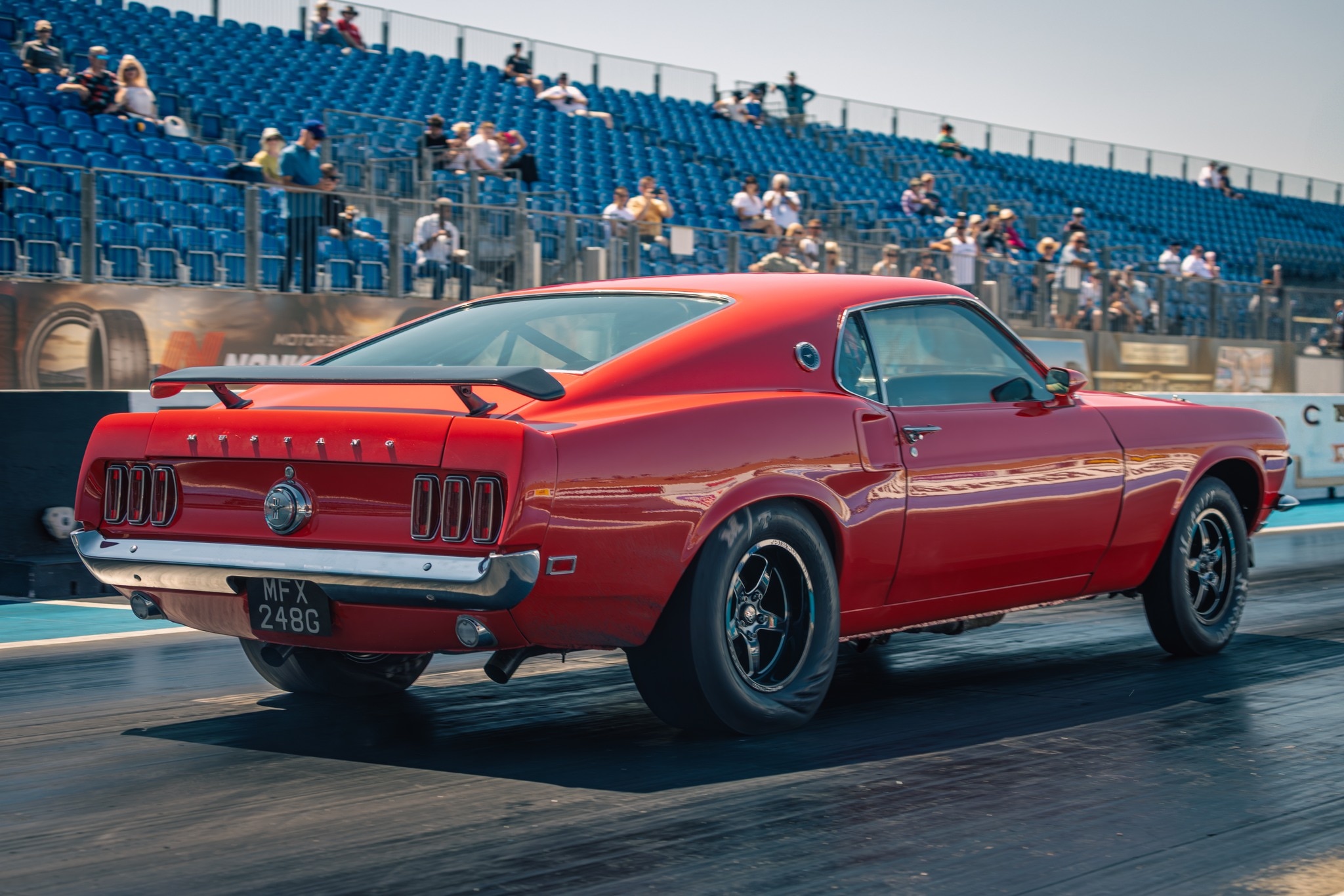 Fastback Mustang on the start line. License valid for earned editorial, press releases, press kits. All non-broadcast digital and online media Region: Global. This content is solely for editorial use and for providing individual users with information. Any storage in databases, or any distribution to third parties within the scope of commercial use, or for commercial use is permitted with written consent from Ford in Europe GmbH only. Photo credit: Tom Woodward 